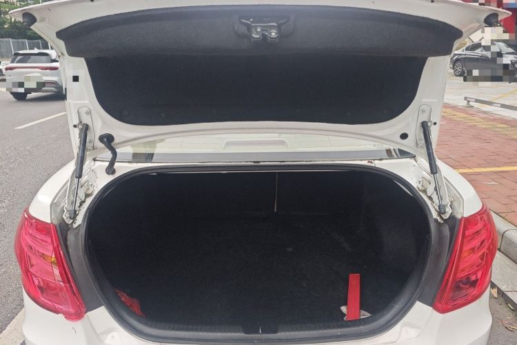 Used Bestune B50 2013 1.6L automatic luxury version Trunk