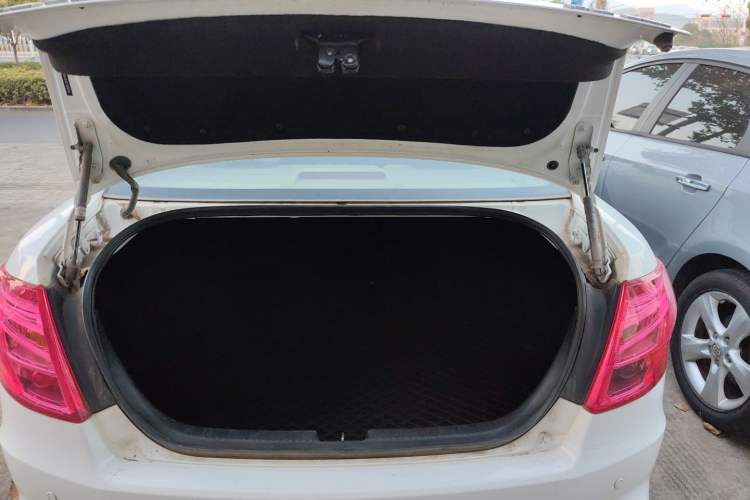 Used Bestune B50 2013 1.6L manual luxury version Trunk