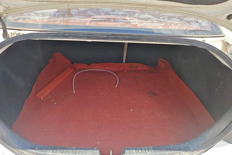 Used Bestune B50 2013 1.6L automatic luxury version Trunk