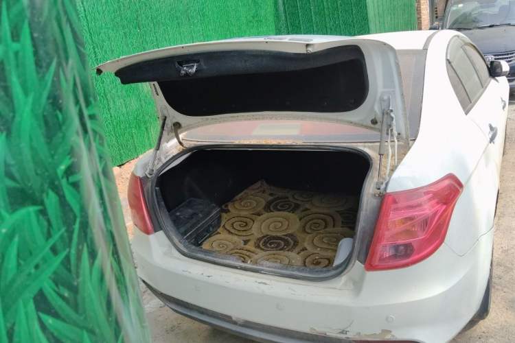 Used Bestune B50 2013 1.6L manual luxury version Trunk