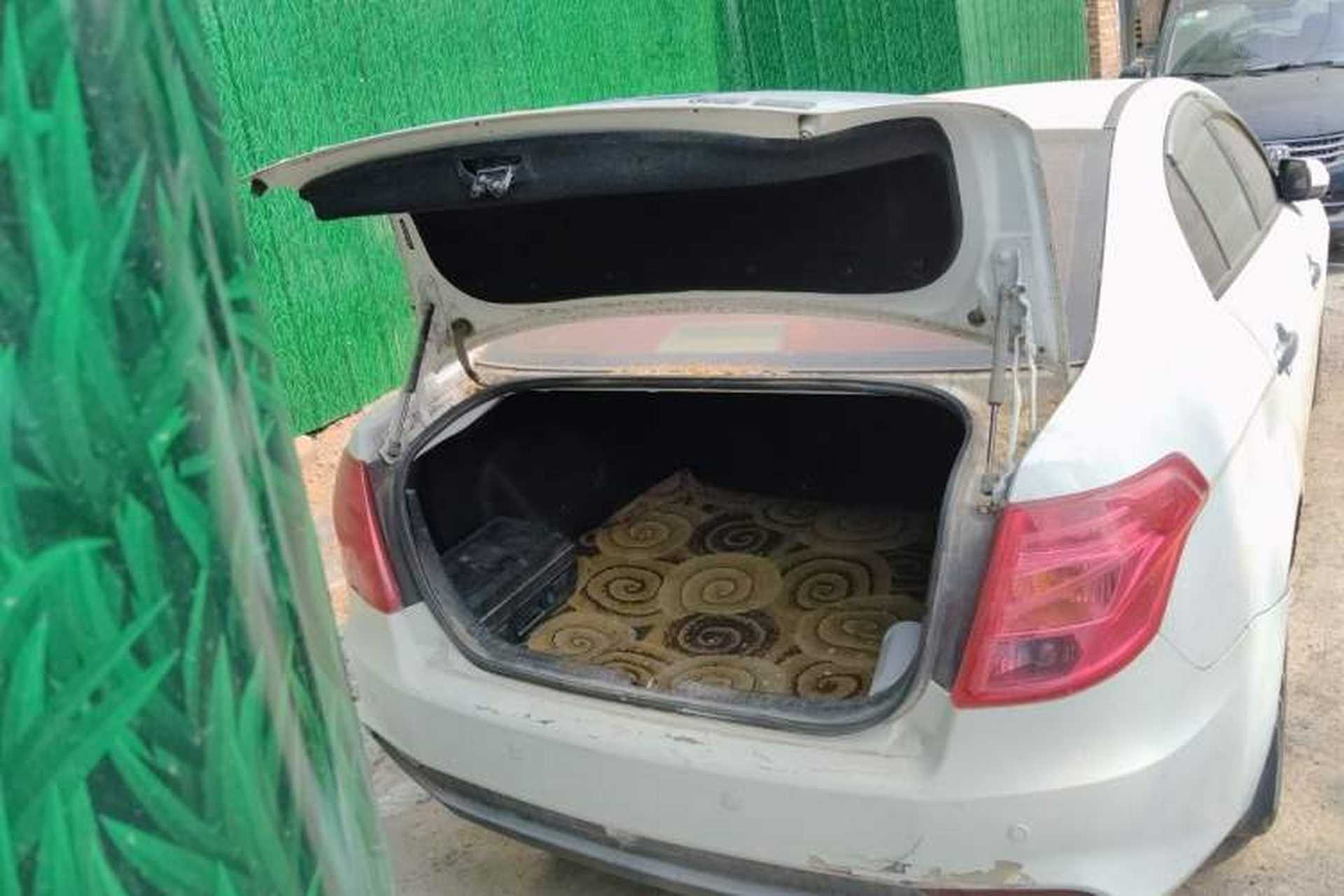Used Bestune B50 2013 1.6L manual luxury version Trunk