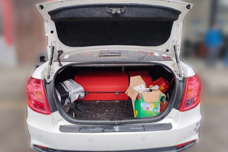 Used Bestune B50 2013 1.6L automatic luxury version Trunk