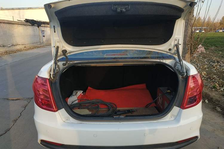 Used Bestune B50 2013 1.6L manual luxury version Trunk