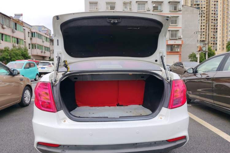 Used Bestune B50 2013 1.6L manual luxury version Trunk