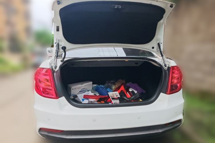 Used Bestune B50 2013 1.6L automatic luxury version Trunk