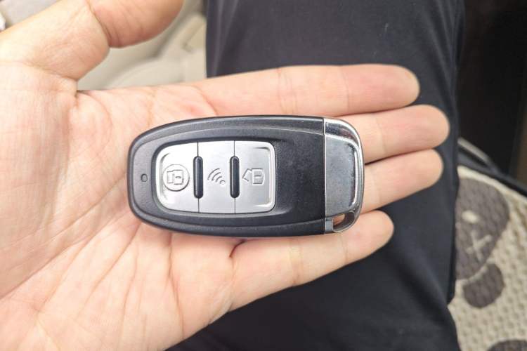 Used Bestune B50 2013 1.6L automatic luxury version Vehicle Key