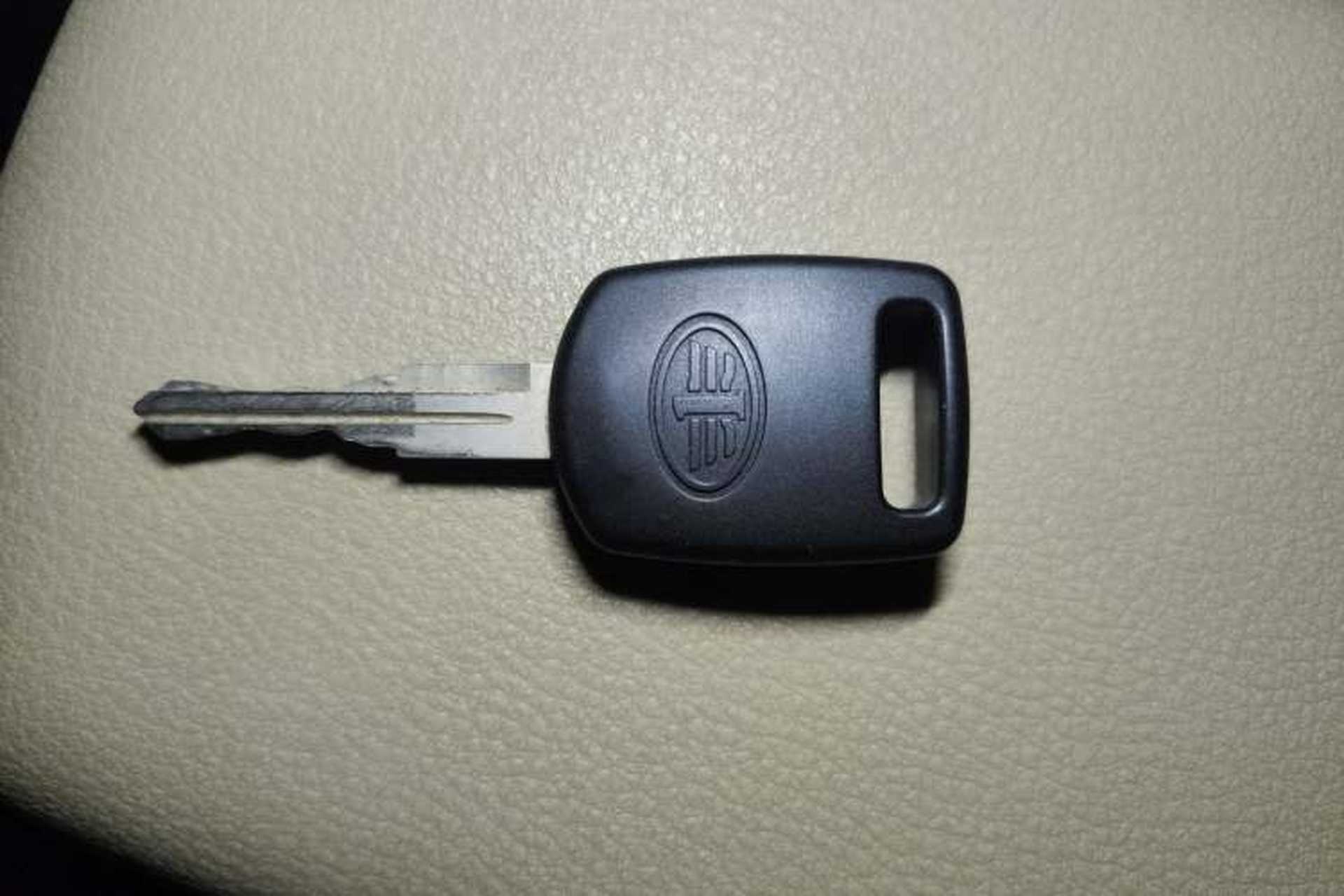 Used Bestune B50 2013 1.6L automatic luxury version Vehicle Key