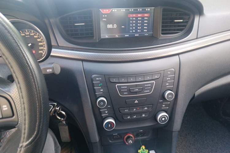 Used Bestune B50 2016 1.6L manual luxury version Audio And AC Panel