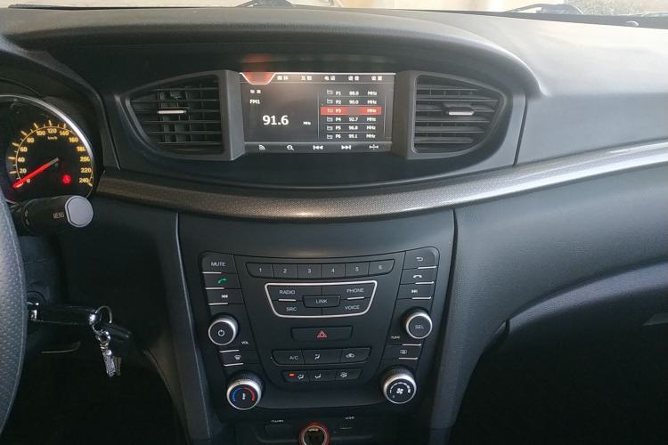 Used Bestune B50 2016 1.6L Automatic Luxury Model Audio And AC Panel