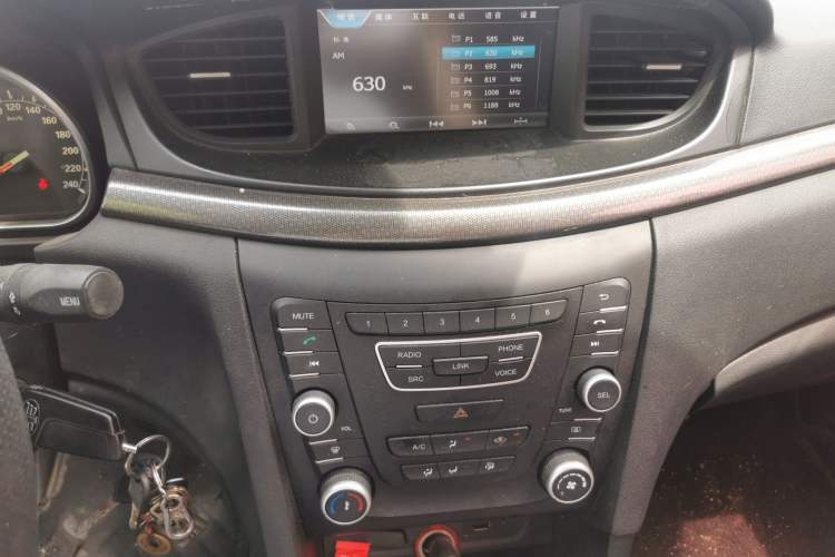 Used Bestune B50 2016 1.6L manual luxury version Audio And AC Panel