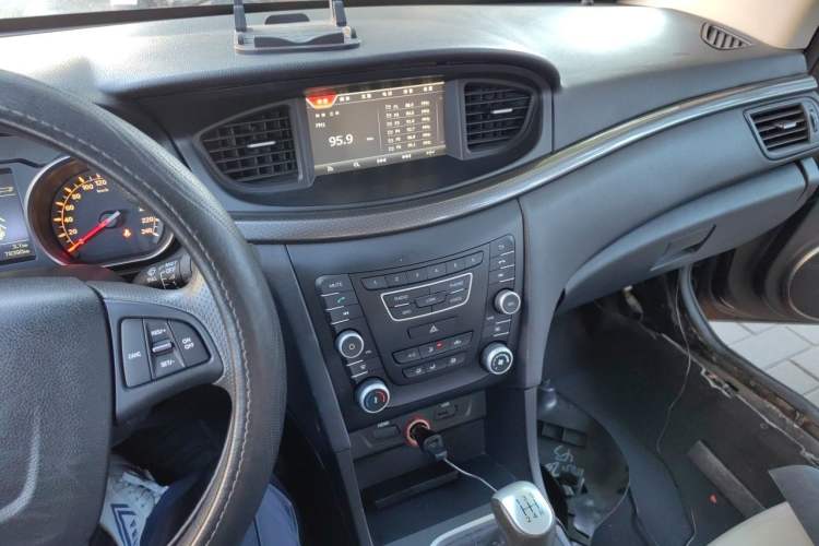 Used Bestune B50 2016 1.6L manual luxury version Audio And AC Panel