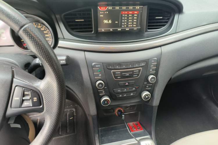 Used Bestune B50 2016 1.6L manual luxury version Audio And AC Panel