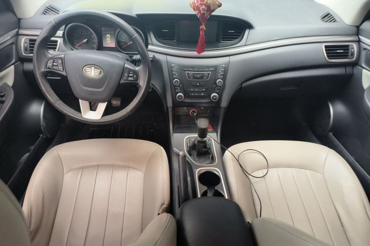 Used Bestune B50 2016 1.6L manual luxury version Center Console