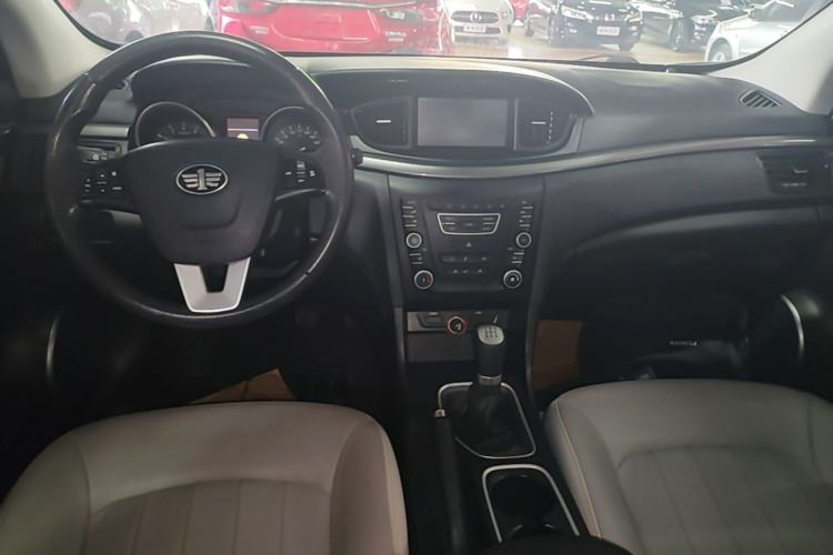 Used Bestune B50 2016 1.6L manual luxury version Center Console