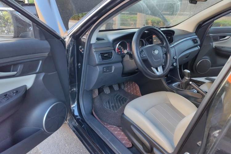Used Bestune B50 2016 1.6L manual luxury version Driver Seat