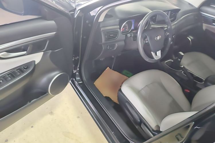 Used Bestune B50 2016 1.6L manual luxury version Driver Seat