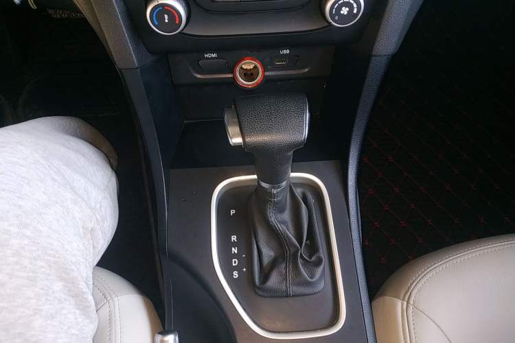 Used Bestune B50 2016 1.6L Automatic Luxury Model Gear Lever
