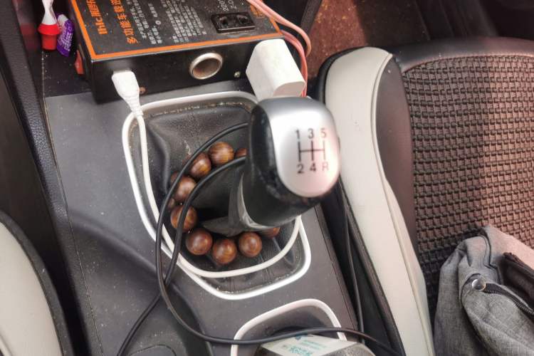 Used Bestune B50 2016 1.6L manual luxury version Gear Lever