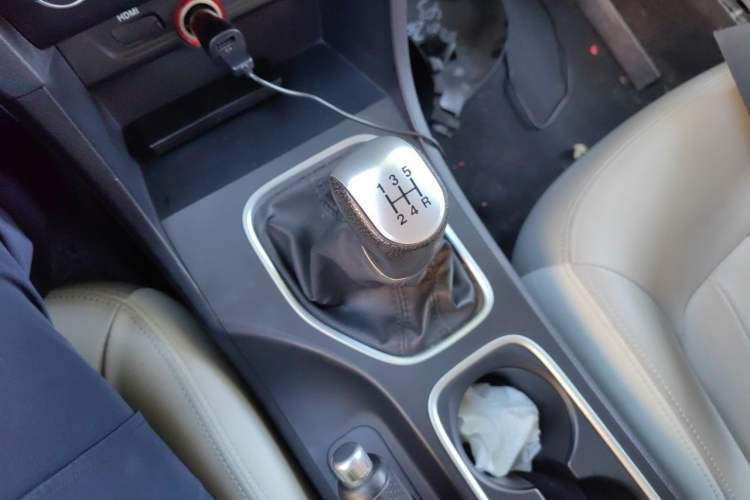 Used Bestune B50 2016 1.6L manual luxury version Gear Lever