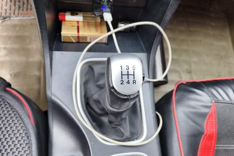 Used Bestune B50 2016 1.6L manual Comfort trim level Gear Lever