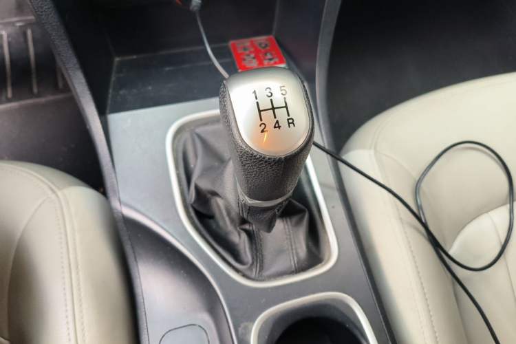 Used Bestune B50 2016 1.6L manual luxury version Gear Lever