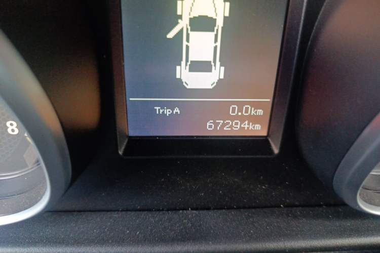 Used Bestune B50 2016 1.6L manual luxury version Odometer Close Up