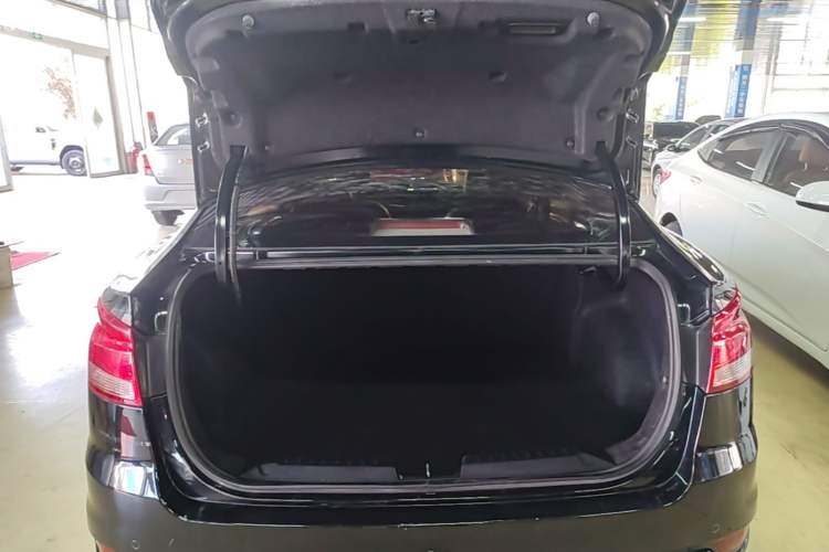 Used Bestune B50 2016 1.6L manual luxury version Trunk