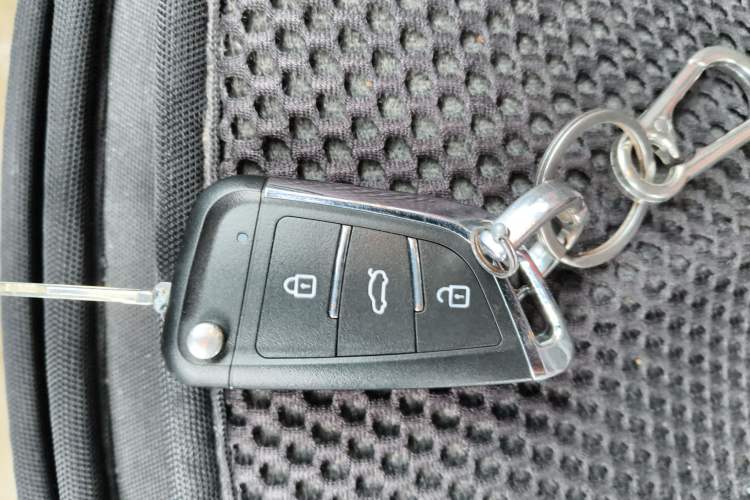 Used Bestune B50 2016 1.6L manual Comfort trim level Vehicle Key