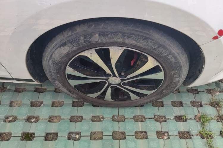 Used Bestune B50 2016 1.4T Automatic Luxury Model Right Front Wheel Hub