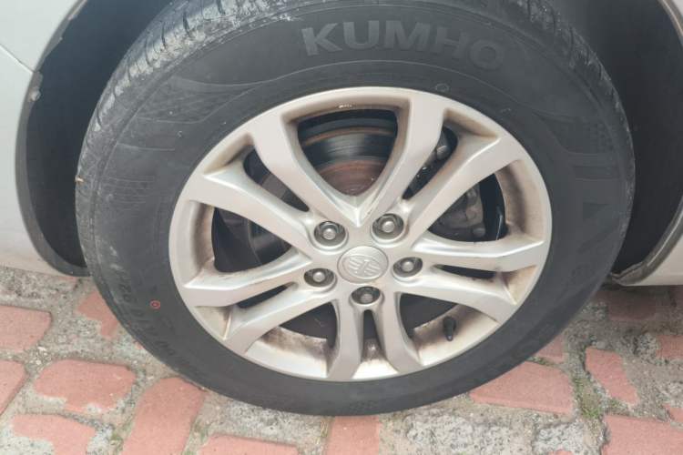 Used Bestune B50 2016 1.4T Automatic Luxury Model Right Front Wheel Hub