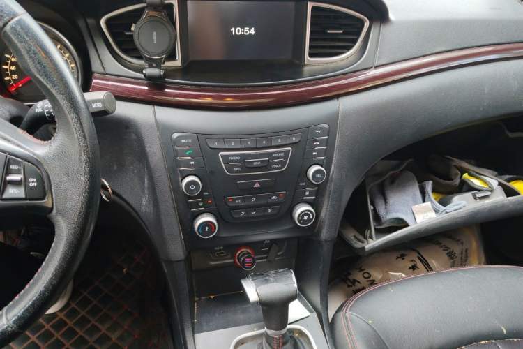 Used Bestune B50 2016 1.4T Automatic Sport Luxury Edition Audio And AC Panel