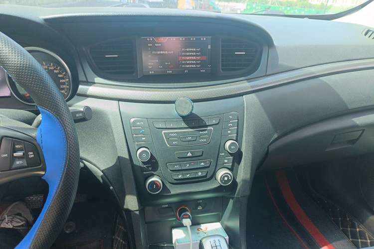 Used Bestune B50 2016 1.6L manual luxury version Audio And AC Panel