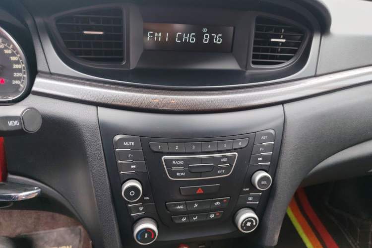 Used Bestune B50 2016 1.6L manual Comfort trim level Audio And AC Panel