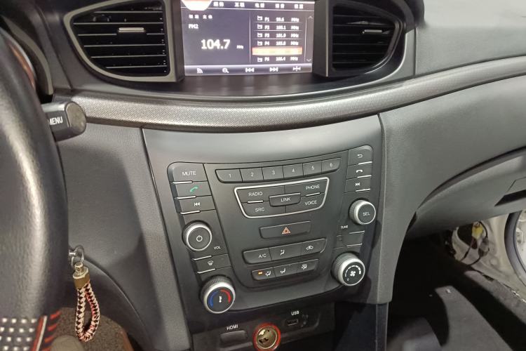 Used Bestune B50 2016 1.6L manual luxury version Audio And AC Panel