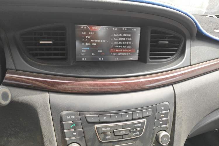 Used Bestune B50 2016 1.4T Automatic Sport Luxury Edition Audio And AC Panel