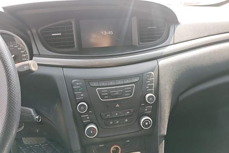 Used Bestune B50 2016 1.6L Automatic Luxury Model Audio And AC Panel