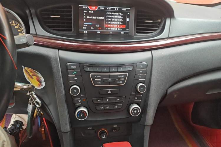 Used Bestune B50 2016 1.4T Automatic Sport Luxury Edition Audio And AC Panel