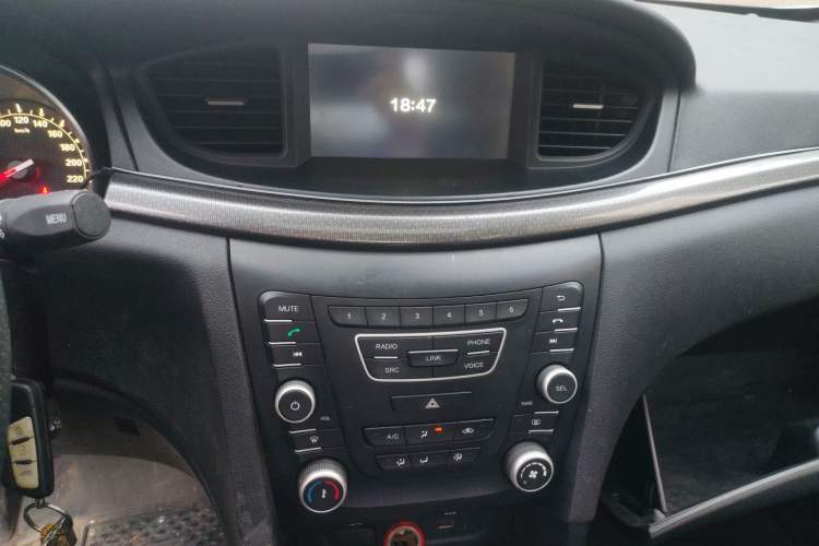 Used Bestune B50 2016 1.6L manual luxury version Audio And AC Panel