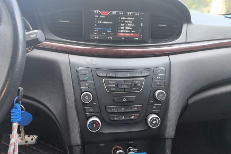Used Bestune B50 2016 1.4T Automatic Sport Luxury Edition Audio And AC Panel