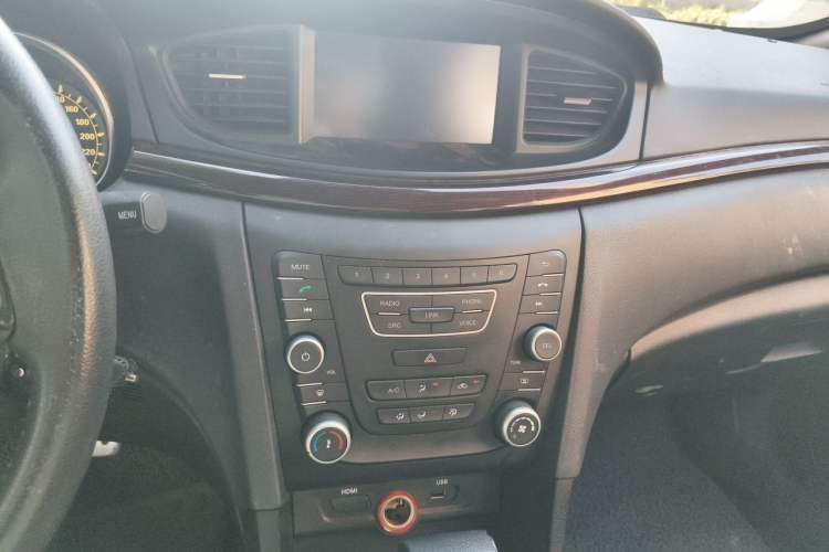 Used Bestune B50 2016 1.4T Automatic Sport Luxury Edition Audio And AC Panel