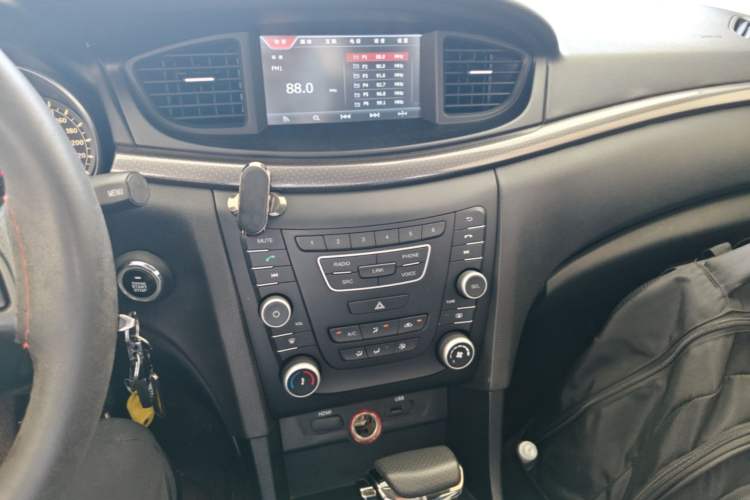 Used Bestune B50 2016 1.6L Automatic Luxury Model Audio And AC Panel
