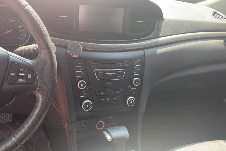Used Bestune B50 2016 1.4T Automatic Luxury Model Audio And AC Panel