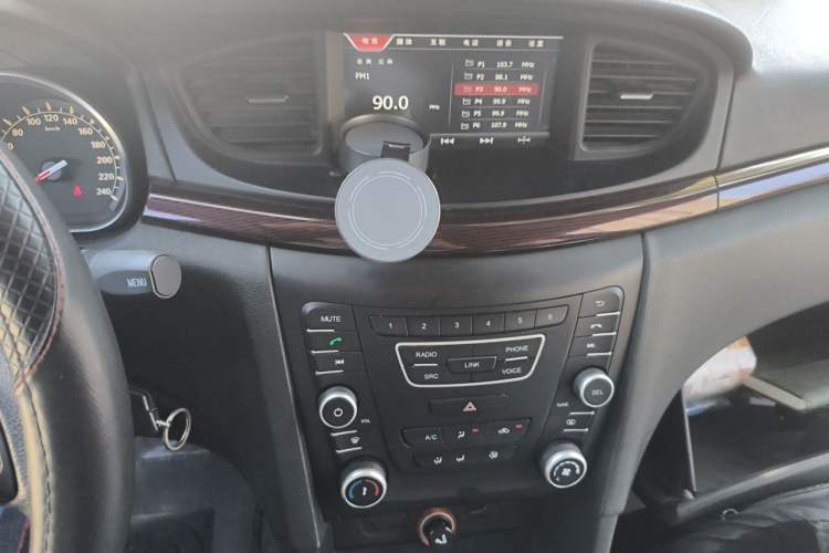 Used Bestune B50 2016 1.4T Automatic Sport Luxury Edition Audio And AC Panel