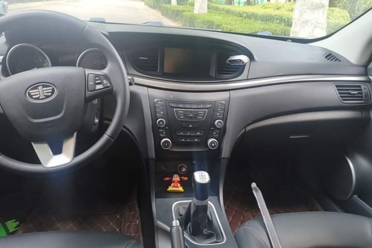 Used Bestune B50 2016 1.6L manual luxury version Audio And AC Panel