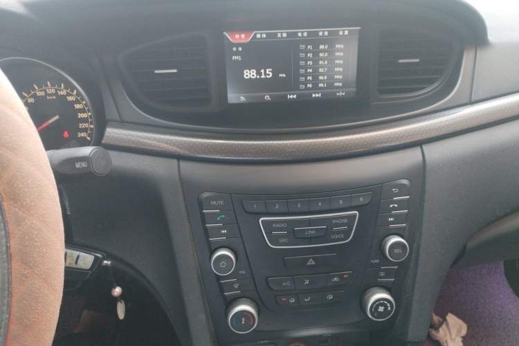 Used Bestune B50 2016 1.6L Automatic Luxury Model Audio And AC Panel