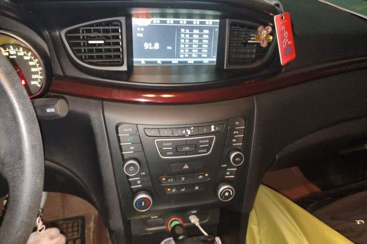 Used Bestune B50 2016 1.4T Automatic Sport Luxury Edition Audio And AC Panel