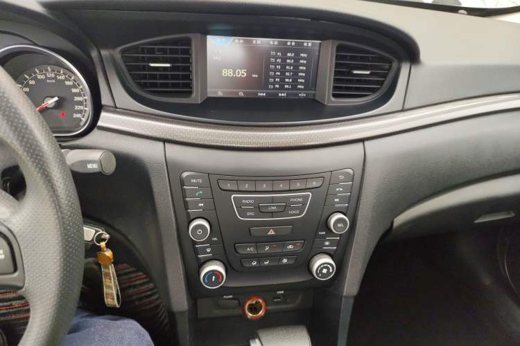 Used Bestune B50 2016 1.4T Automatic Luxury Model Audio And AC Panel