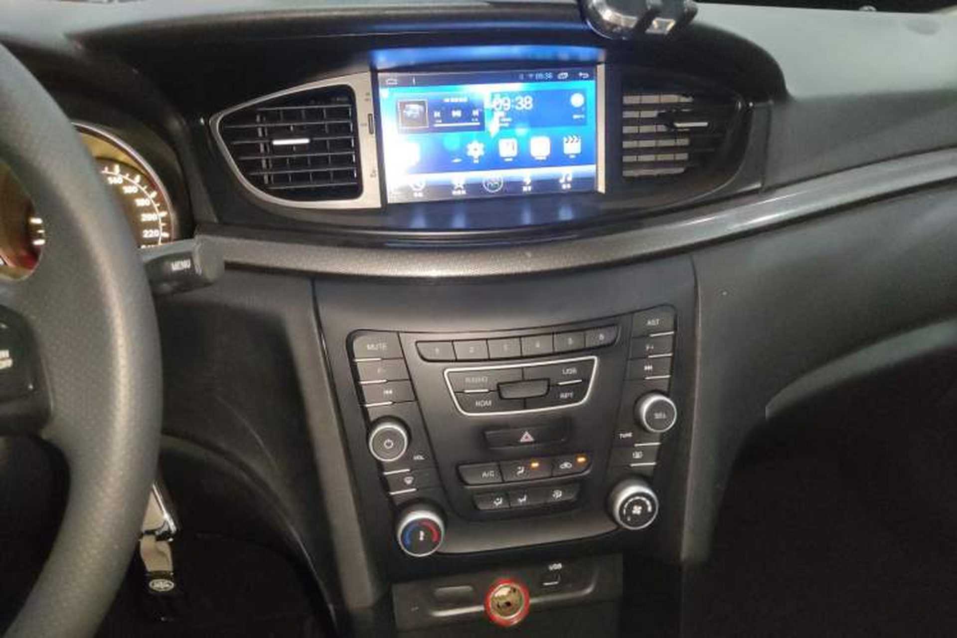 Used Bestune B50 2016 1.6L manual Comfort trim level Audio And AC Panel