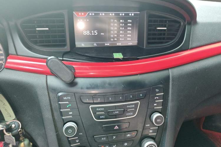 Used Bestune B50 2016 1.4T Automatic Sport Luxury Edition Audio And AC Panel