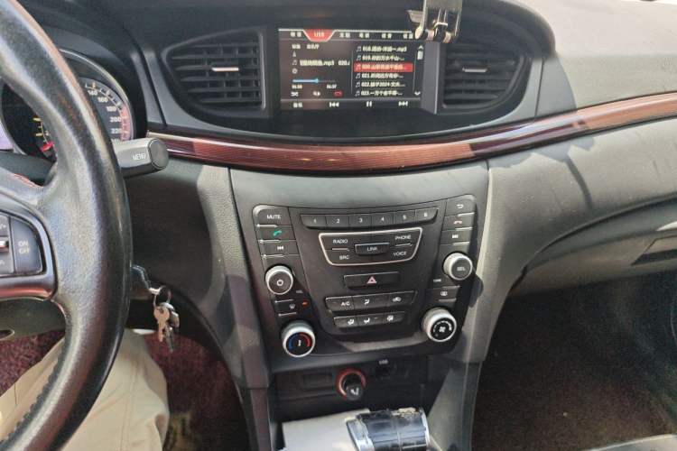 Used Bestune B50 2016 1.4T Automatic Sport Luxury Edition Audio And AC Panel
